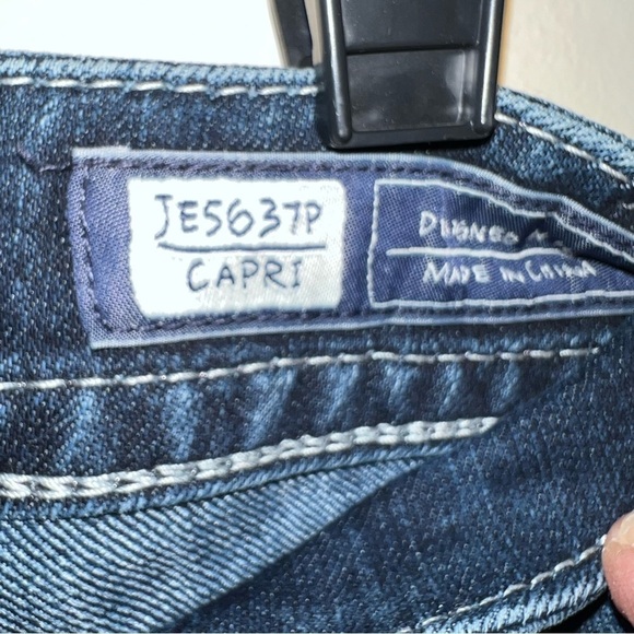 Miss Me for Buckle Embellished Dark Blue Slim Low Rise Capri Jeans Size 25 - Picture 10 of 12